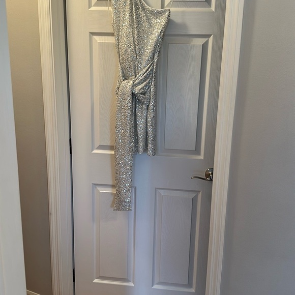 Vici Silver Sequin Glam Dress NWOT - Picture 5 of 5